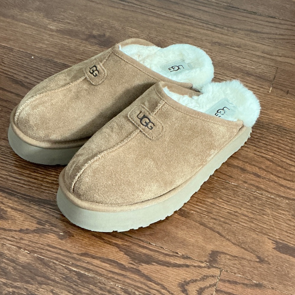 UGG Chestnut Suede Slippers with Plush Lining (Discoquette Slide Slipper) Size 9 - Picture 2 of 3